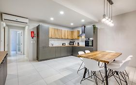 Unique Two Bedroom Apt With Huge Outdoor Area And Close To Entertainment